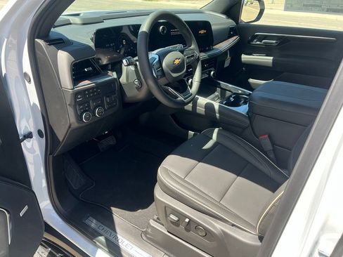 New 2026 Chevrolet Suburban Premier w/ Sun And Tow Package AWD/4WD image 10