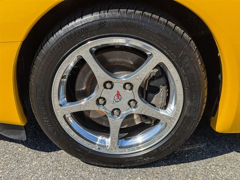 Used 2004 Chevrolet Corvette Convertible w/ Preferred Equipment Group RWD image 20