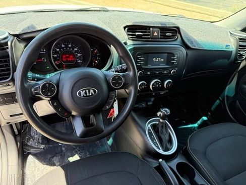 Used 2016 Kia Soul + FWD image 14