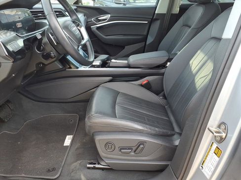 Used 2022 Audi e-tron Premium w/ Convenience Plus Package image 22