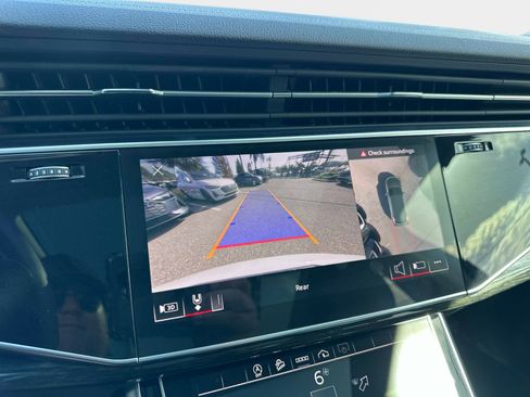 Used 2023 Audi Q7 3.0T Premium image 26