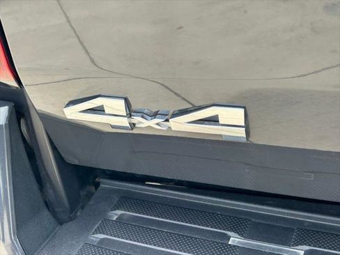 Certified 2025 Toyota Tacoma SR5 AWD/4WD image 12