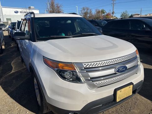 Used 2012 Ford Explorer XLT image 2