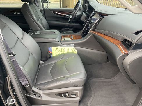 Used 2016 Cadillac Escalade 2WD image 16