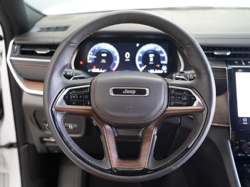 Used 2025 Jeep Grand Cherokee Summit AWD/4WD image 12
