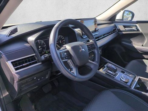Used 2024 Mitsubishi Outlander ES image 10
