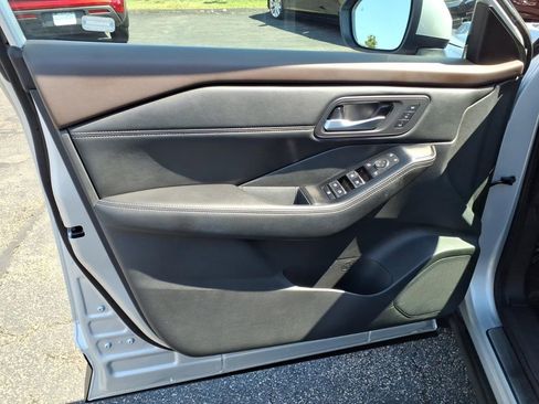 Certified 2023 Nissan Rogue SL w/ SL Premium Package image 18