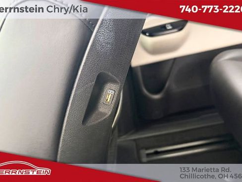 Used 2022 Kia Carnival LX FWD image 28
