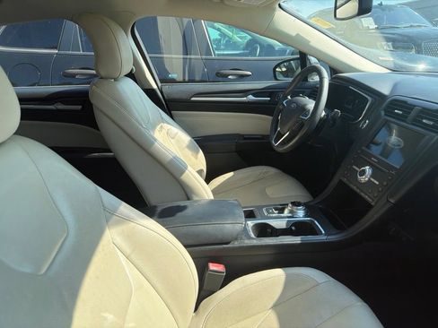 Used 2017 Ford Fusion Titanium FWD image 3