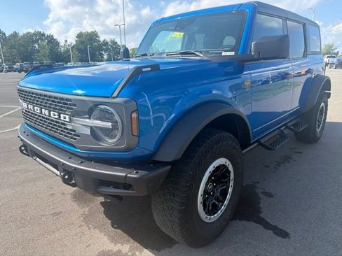 Used 2023 Ford Bronco Badlands w/ Sasquatch Package AWD/4WD image 2