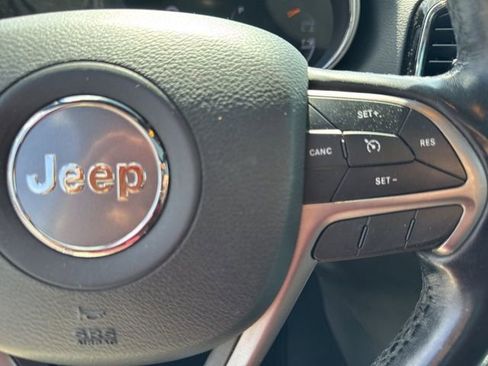 Used 2020 Jeep Grand Cherokee Limited w/ Luxury Group II image 39