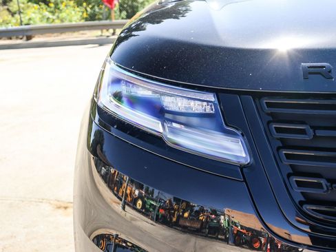 New 2026 Land Rover Range Rover Velar Dynamic SE image 15