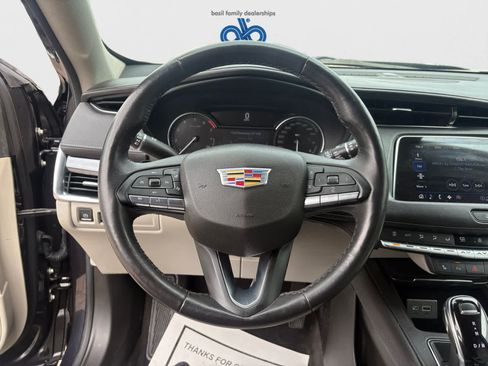 Used 2023 Cadillac XT4 Luxury AWD/4WD image 13