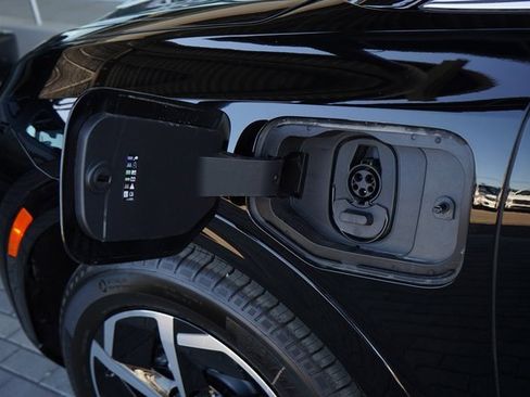 New 2025 Chevrolet Equinox EV LT image 12