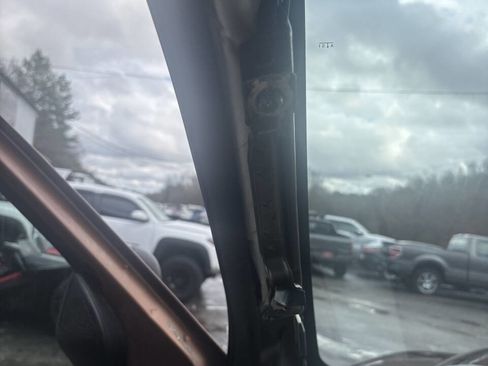 Used 2012 Ford F250 Lariat w/ Lariat Interior Pkg image 2