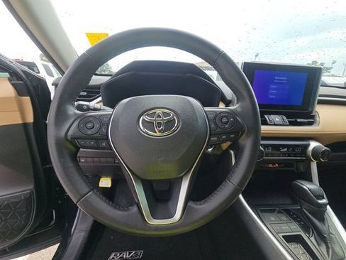 Used 2023 Toyota RAV4 XLE Premium FWD image 27