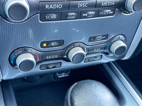 Used 2019 Nissan Pathfinder SL FWD image 16