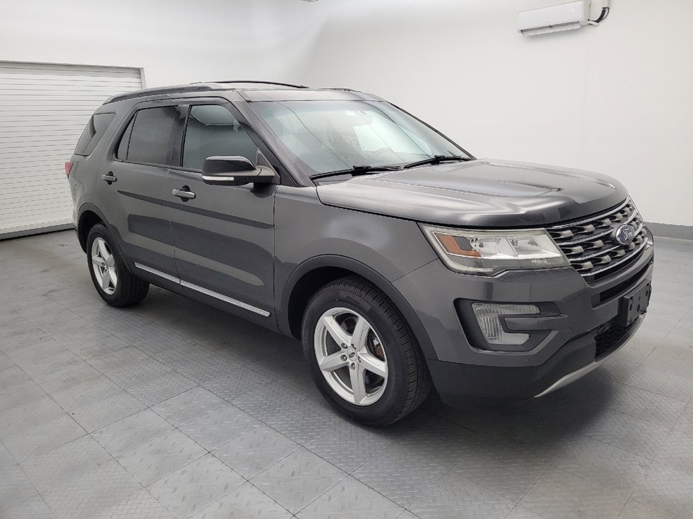 Used 2017 Ford Explorer XLT w/ Equipment Group 202A AWD/4WD image 11