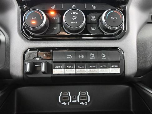 Used 2024 RAM 3500 Big Horn w/ Towing Technology Group AWD/4WD image 30