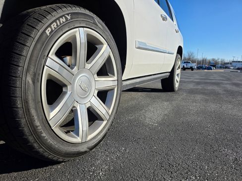 Used 2017 Cadillac Escalade Premium Luxury image 21