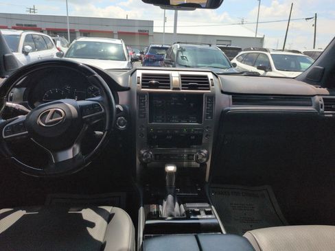 Used 2021 Lexus GX 460 Premium w/ Accessory Package AWD/4WD image 12