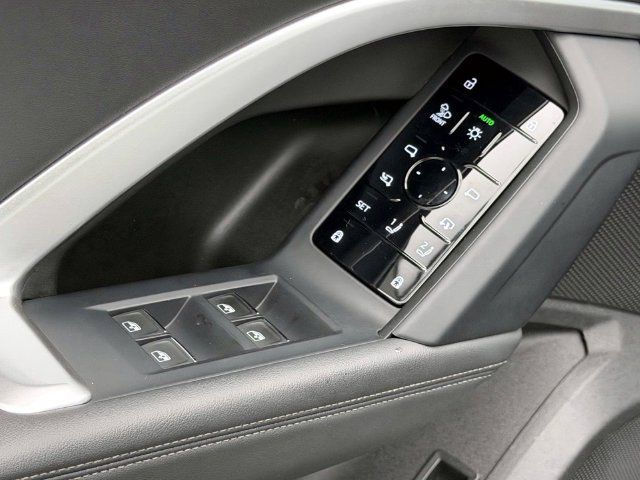 Used 2025 Audi Q5 Premium Plus w/ Premium Plus AWD/4WD image 16
