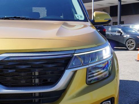 Used 2022 Kia Seltos SX w/ Sunroof Package image 16