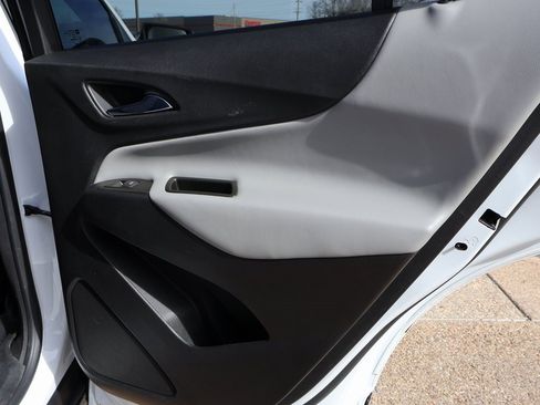 Used 2022 Chevrolet Equinox LS w/ LS Convenience Package image 12