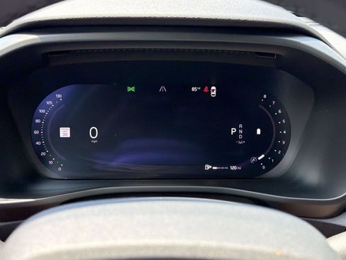 Certified 2024 Volvo XC40 B5 Plus AWD/4WD image 21