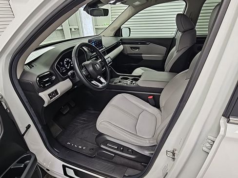 Used 2025 Honda Pilot EX-L image 11