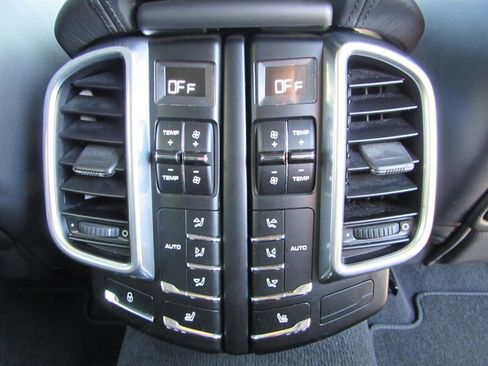 Used 2013 Porsche Cayenne Turbo AWD/4WD image 29