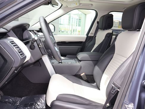 Certified 2025 Land Rover Discovery S AWD/4WD image 24