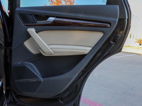 Used 2019 Audi Q5 2.0T Premium Plus w/ Premium Plus Package image 11