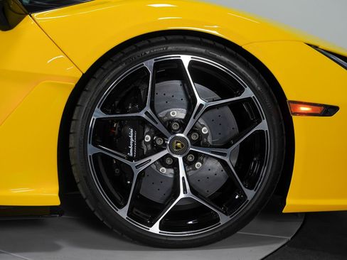 Used 2024 Lamborghini Revuelto AWD/4WD image 28