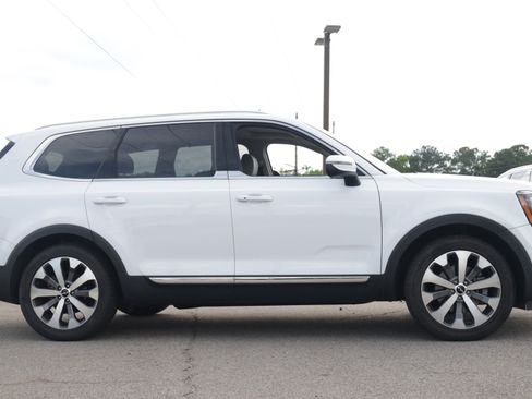 Used 2022 Kia Telluride EX w/ EX Premium Package FWD image 6