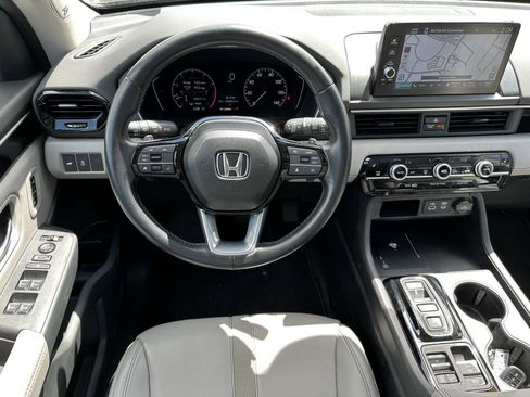 Used 2024 Honda Pilot Touring image 12