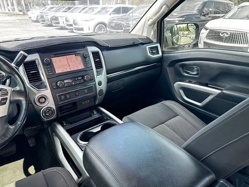 Used 2019 Nissan Titan SV w/ SV Convenience Package image 24