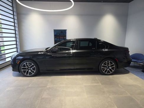 Certified 2023 BMW i7 xDrive60 AWD/4WD image 5