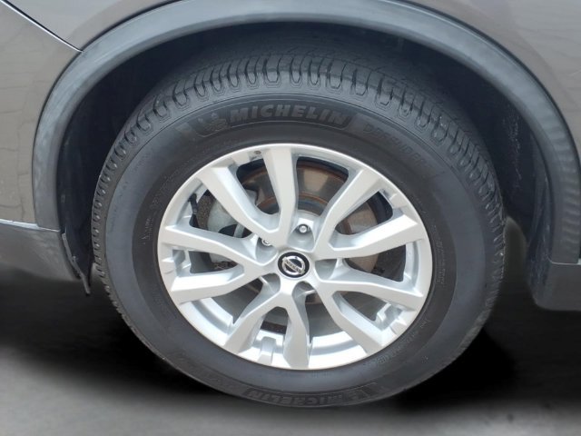 Used 2018 Nissan Rogue SV FWD image 18