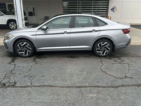Used 2023 Volkswagen Jetta SEL FWD image 5