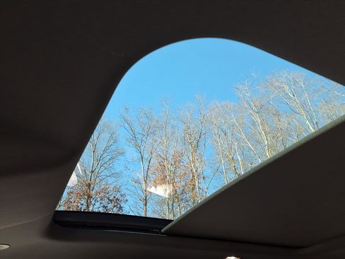 New 2026 Land Rover Defender 130 X-Dynamic SE image 18