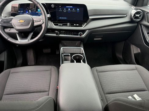 Used 2025 Chevrolet Equinox LT FWD image 13