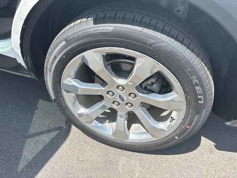Used 2020 Ford Explorer Platinum w/ Premium Technology Package AWD/4WD image 15