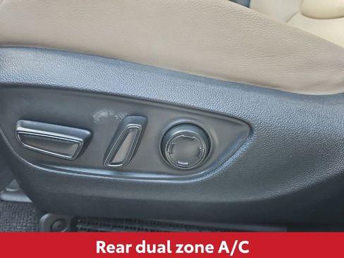 Used 2023 Toyota Sienna XLE FWD image 18