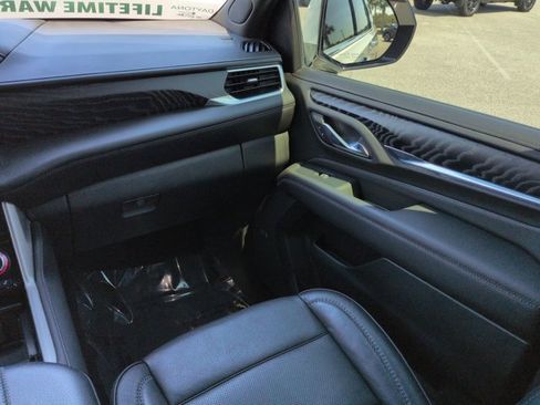 Used 2024 GMC Yukon XL Denali w/ Denali Reserve Package image 19