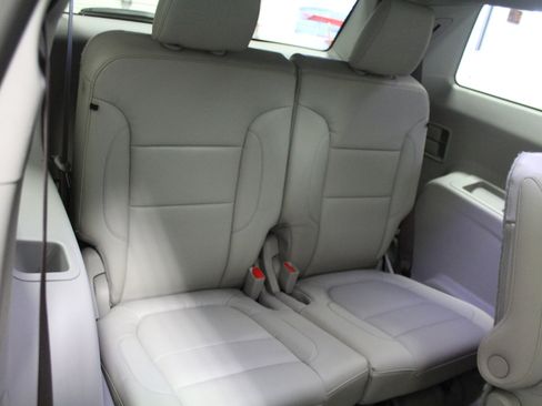 Used 2017 GMC Acadia SLT image 30