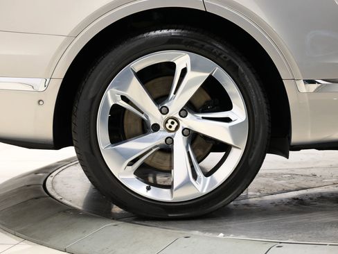 Used 2020 Bentley Bentayga Plug-In Hybrid image 81