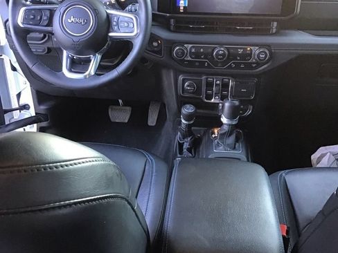 Used 2024 Jeep Wrangler High Altitude AWD/4WD image 8