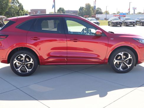 Used 2023 Ford Escape ST-Line Elite w/ Premium Technology Package image 5