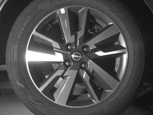 Used 2025 Nissan Versa SV image 15